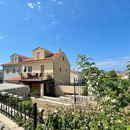 Lovro #1 & #2 Apartments Cres Dış mekan fotoğraf