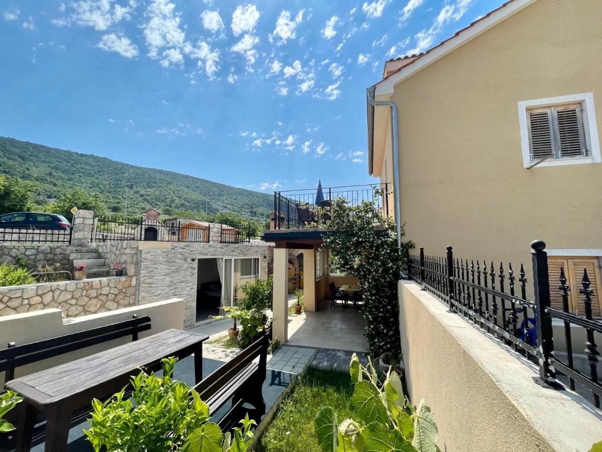 Lovro #1 & #2 Apartments Cres Dış mekan fotoğraf