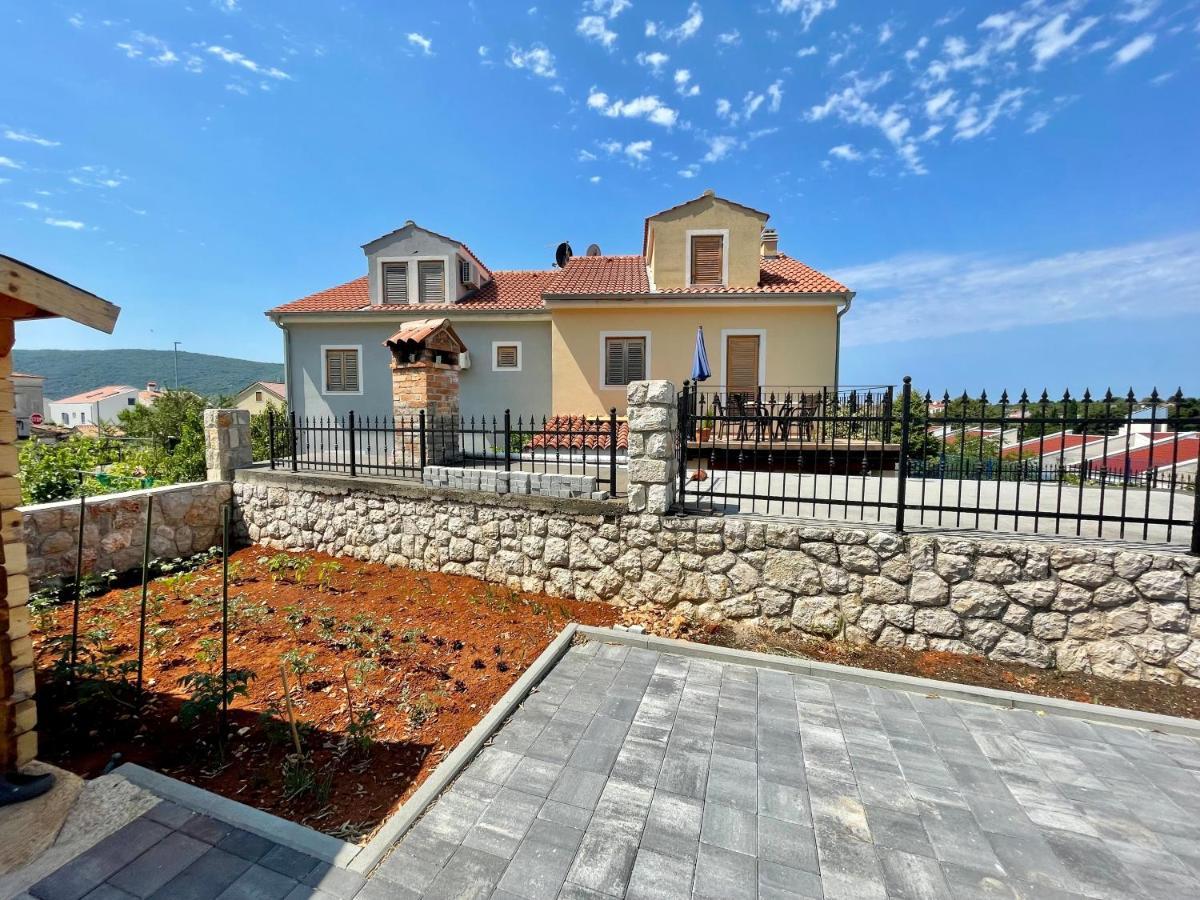 Lovro #1 & #2 Apartments Cres Dış mekan fotoğraf