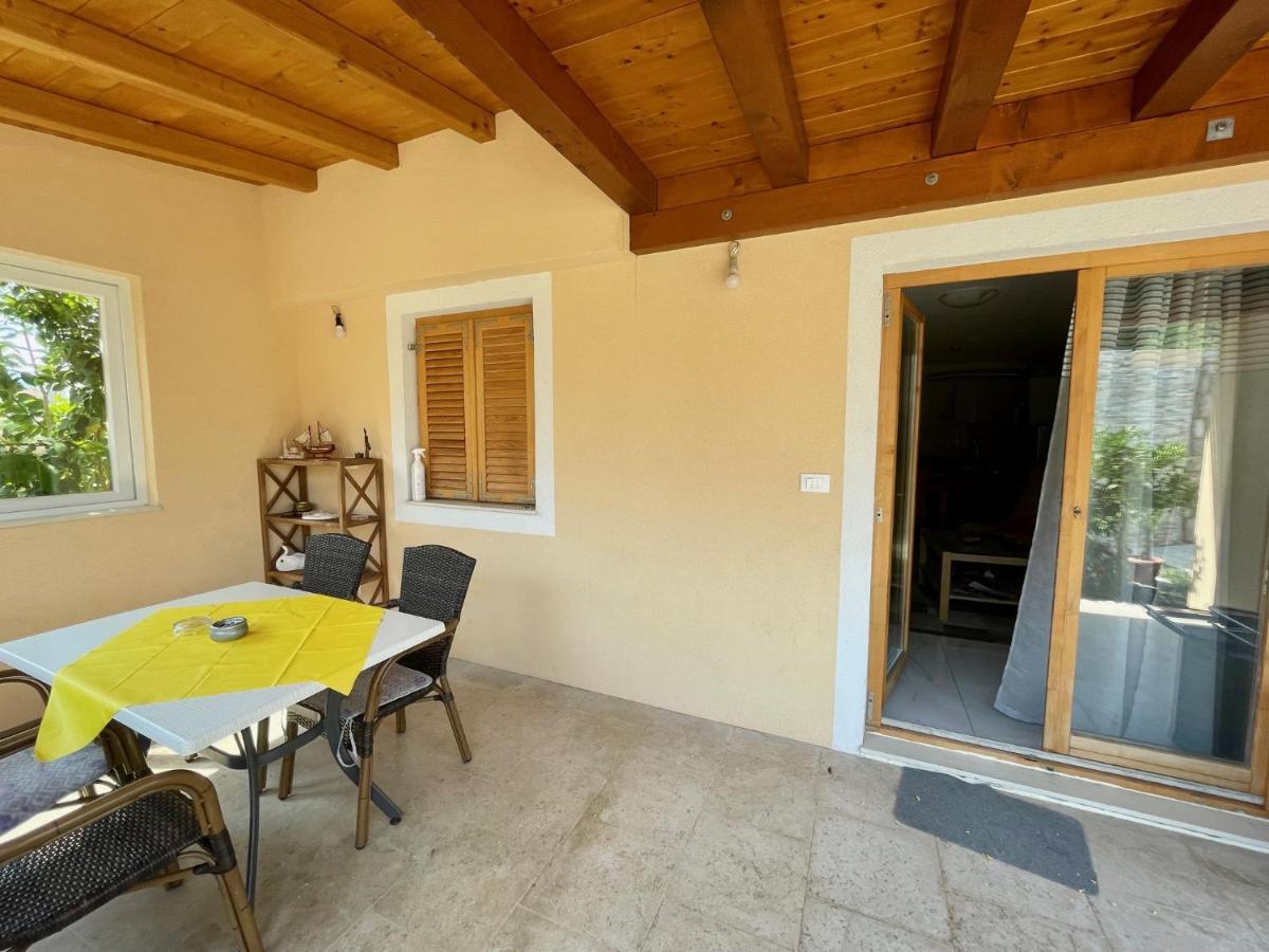 Lovro #1 & #2 Apartments Cres Dış mekan fotoğraf