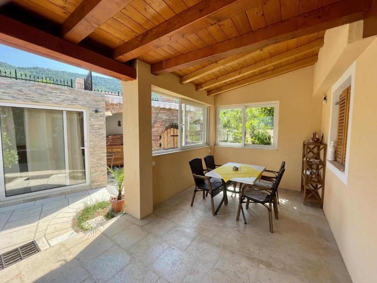 Lovro #1 & #2 Apartments Cres Dış mekan fotoğraf