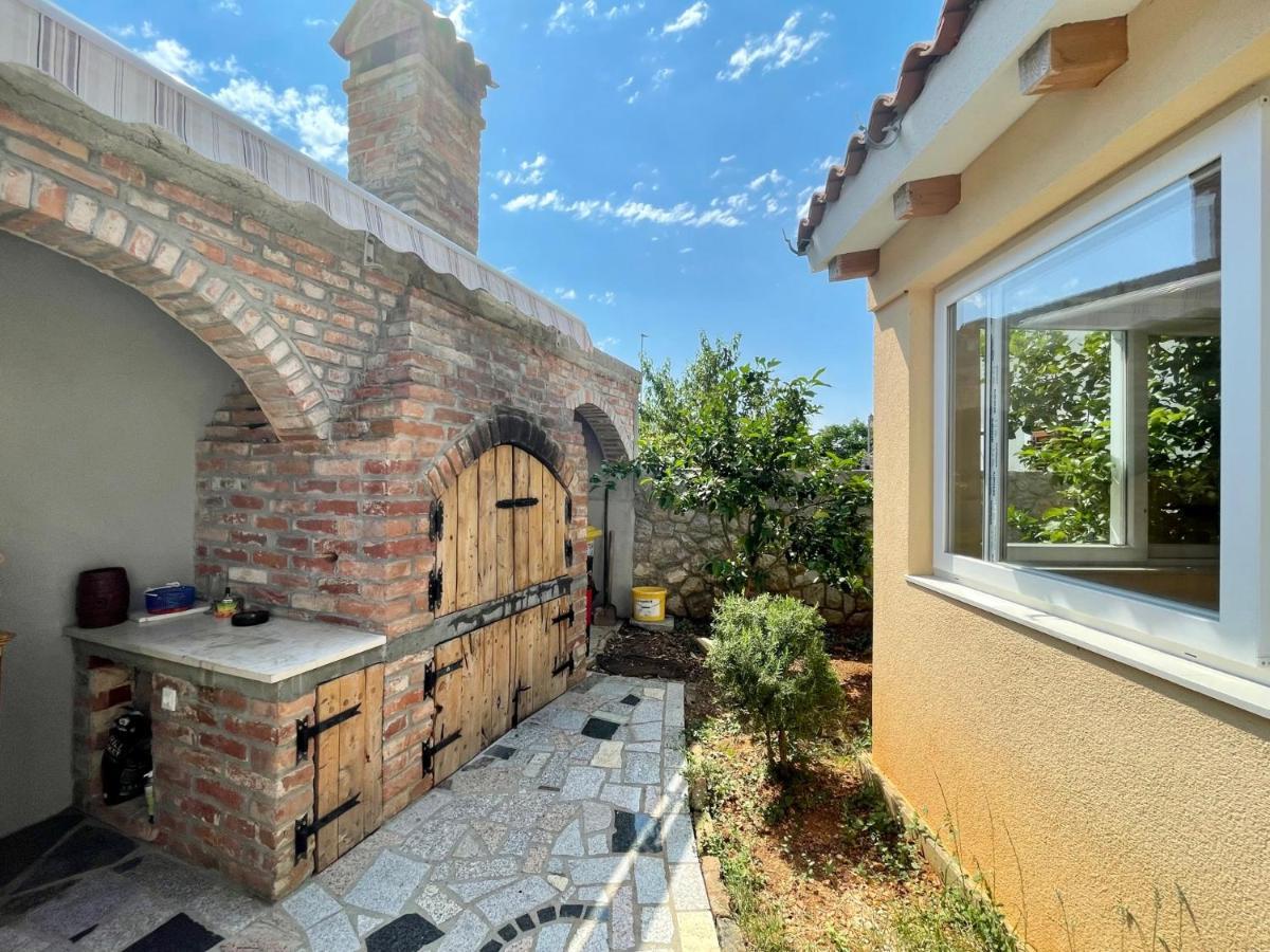 Lovro #1 & #2 Apartments Cres Dış mekan fotoğraf