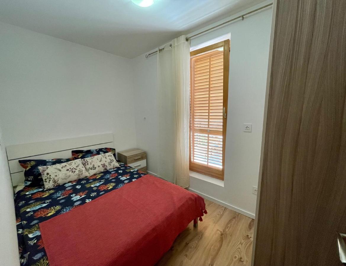 Lovro #1 & #2 Apartments Cres Dış mekan fotoğraf