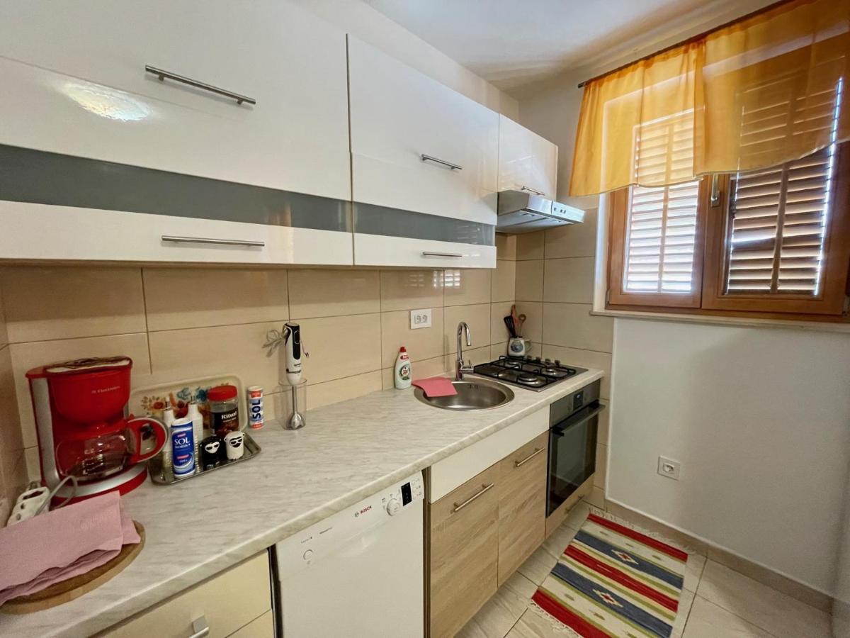 Lovro #1 & #2 Apartments Cres Dış mekan fotoğraf