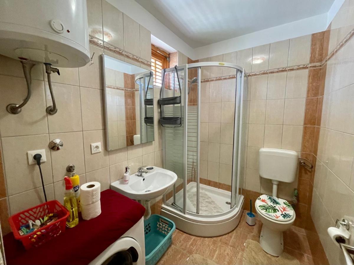 Lovro #1 & #2 Apartments Cres Dış mekan fotoğraf